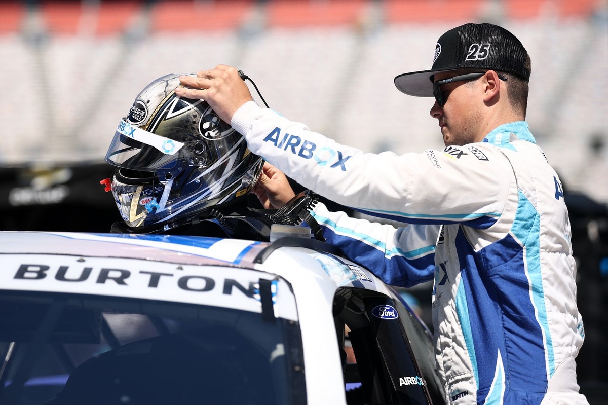 هریسون برتون با سم هانت ریسینگ برای سال 2026 قرارداد امضا کرد