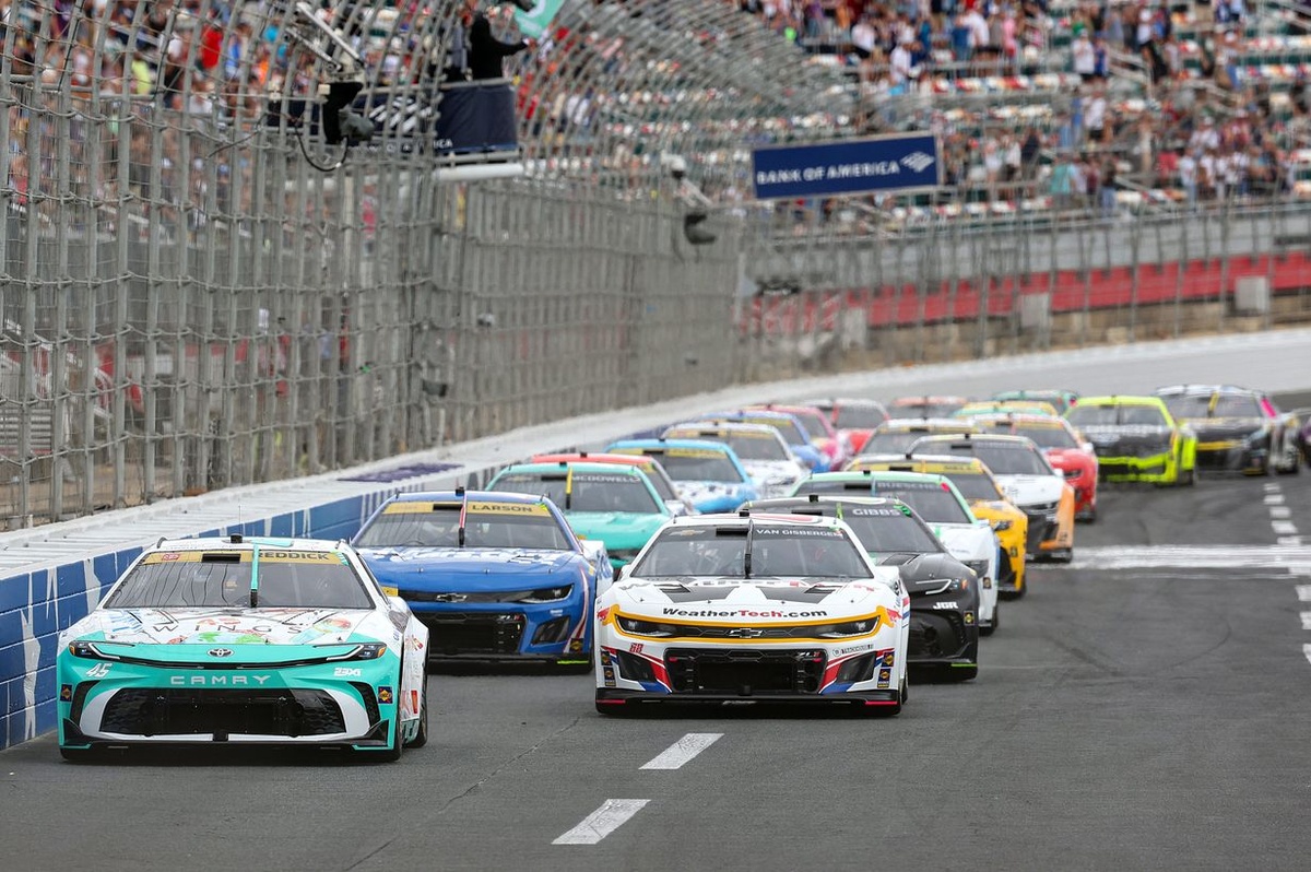 ستاره های جام حذفی NASCAR برای بازی NASCAR 25 رتبه بندی راننده را حدس می زنند و بحث می کنند